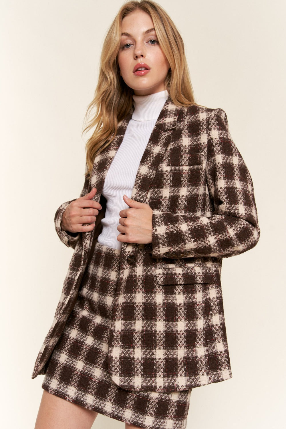 Et le pourquoi du blazer à carreaux brossé à un bouton, taille réelle