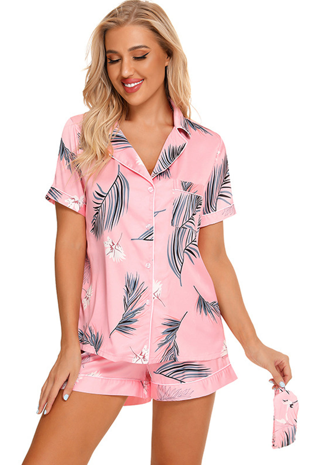 Ensemble de détente imprimé avec haut à manches courtes et short boutonnés