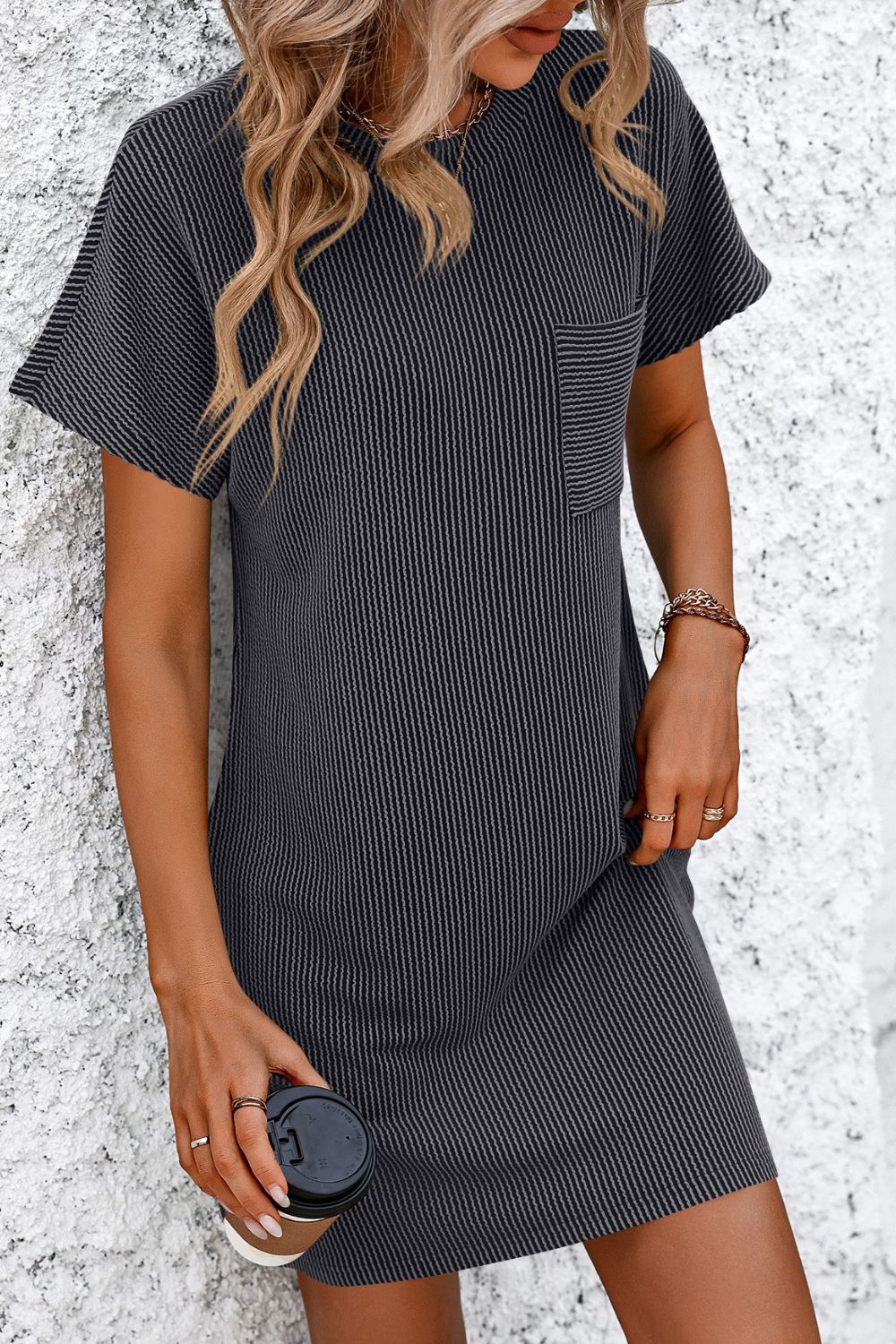 Robe mini-t-shirt à manches courtes et rayures côtelées