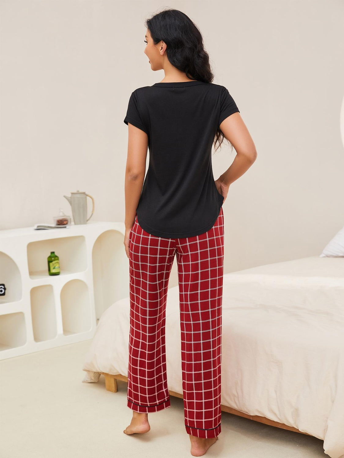 Ensemble de détente haut à manches courtes et pantalon à col en V