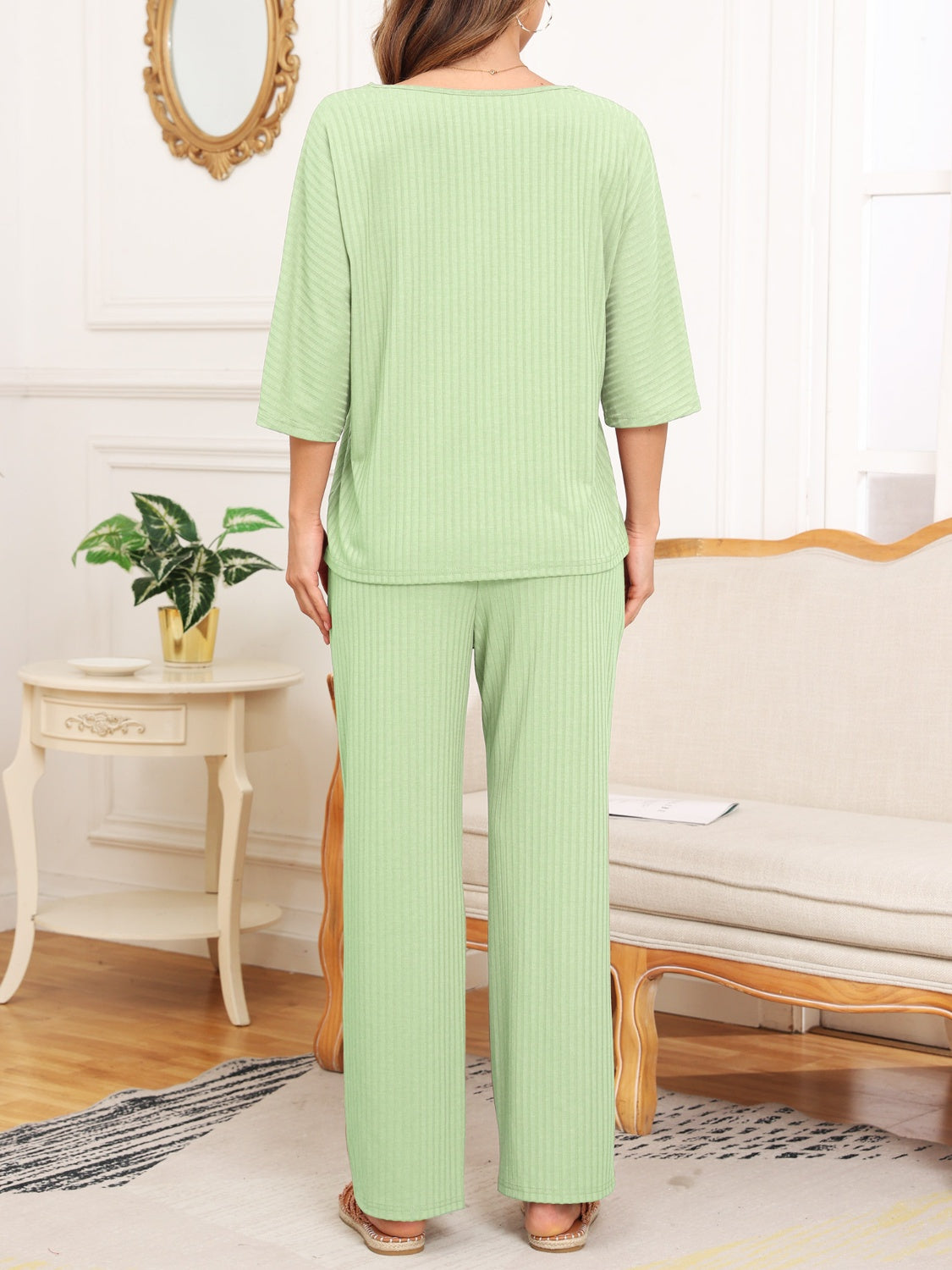 Ensemble haut à manches courtes côtelé et pantalon à poches