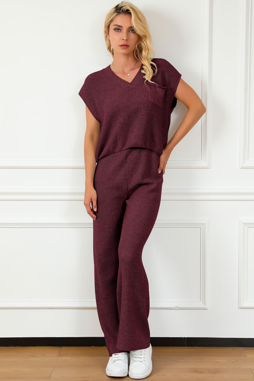 Ensemble haut à col en V et pull à jambes larges