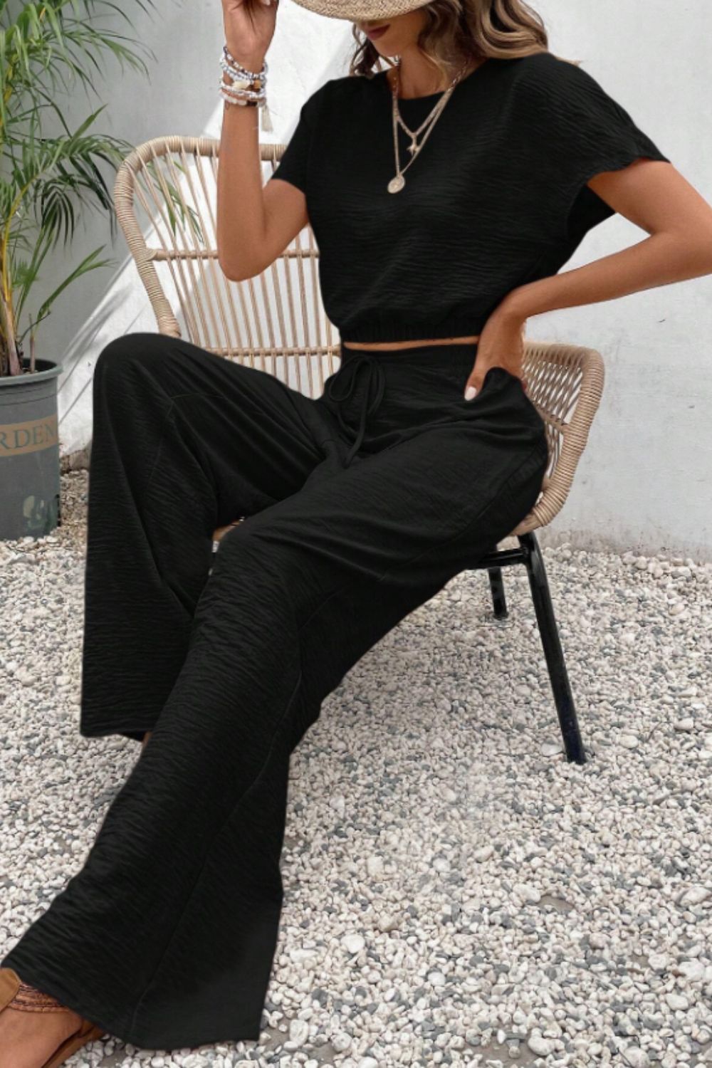Ensemble haut à manches courtes et pantalon à col rond