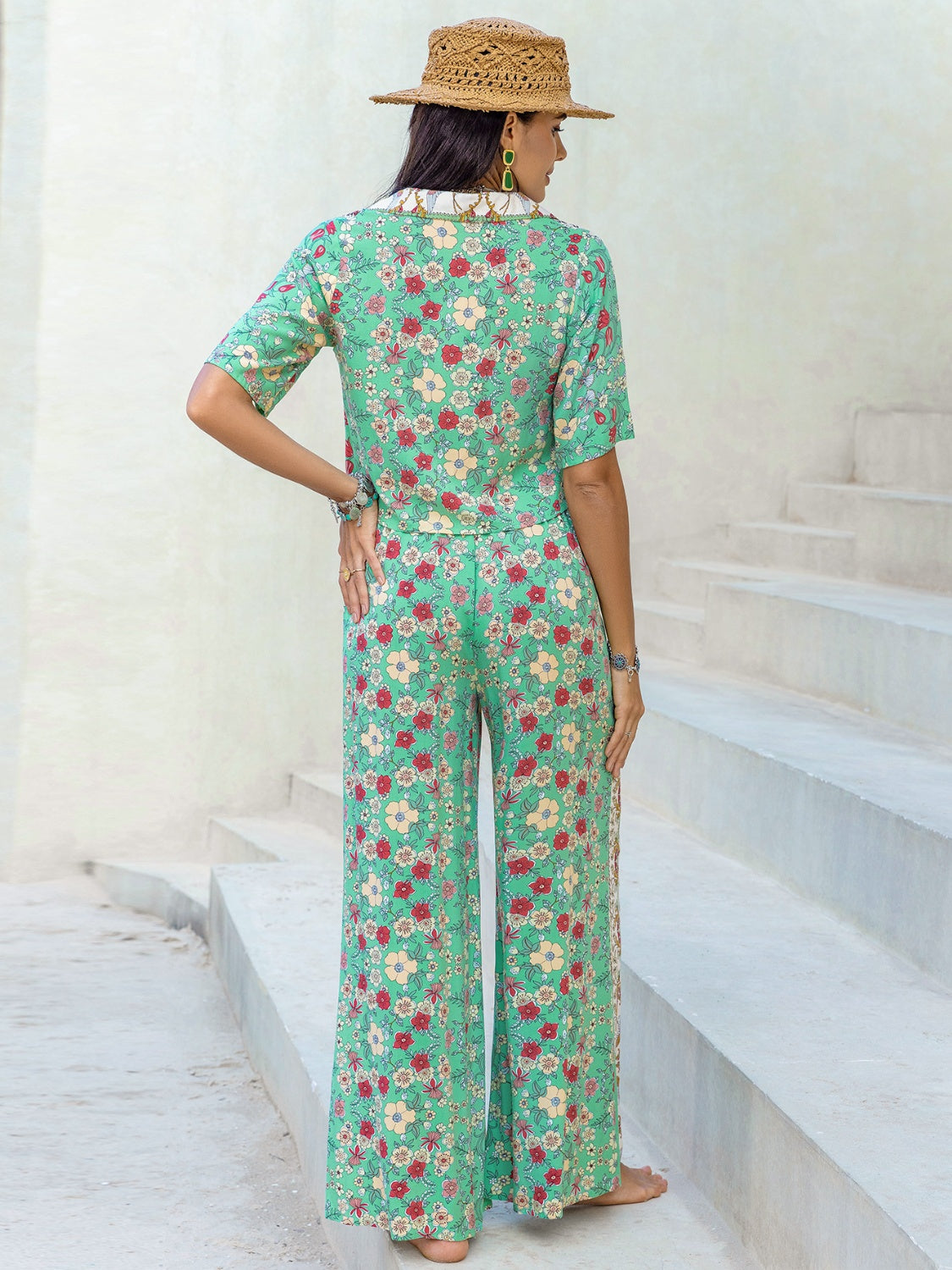 Ensemble haut à manches courtes imprimé et pantalon large