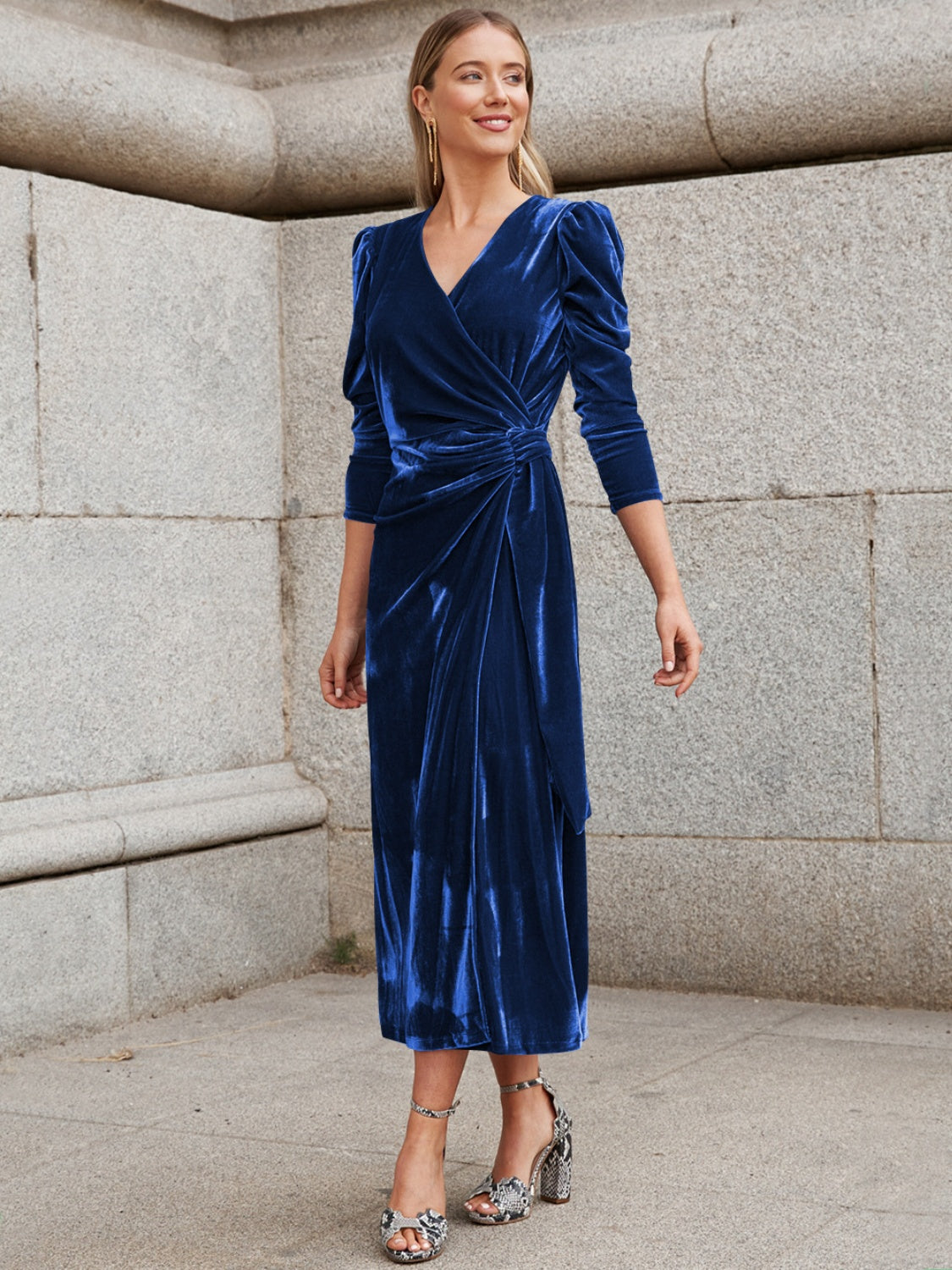 Robe mi-longue à manches bouffantes et surplis
