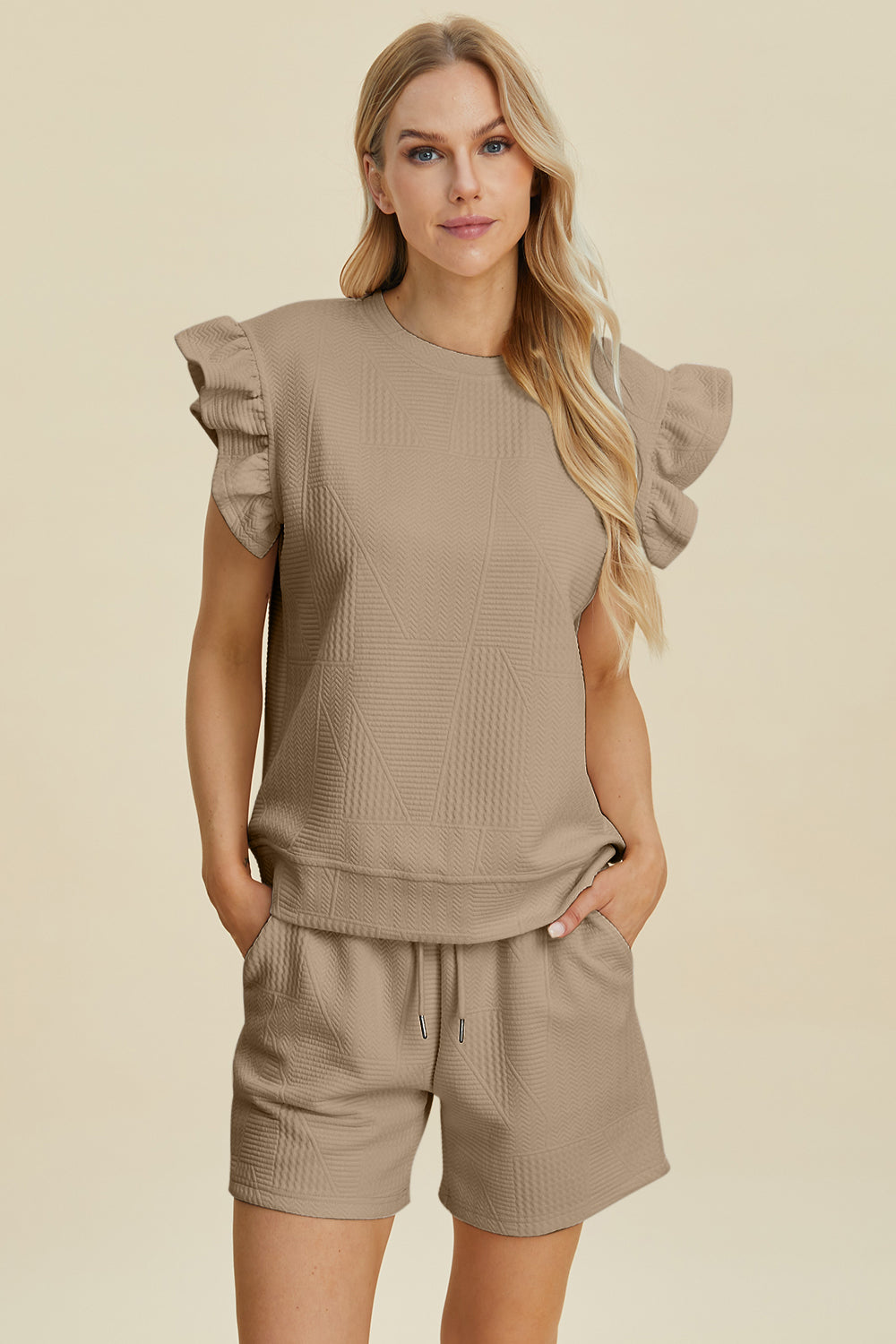 Ensemble haut et short texturés à col rond et manches à volants Double Take
