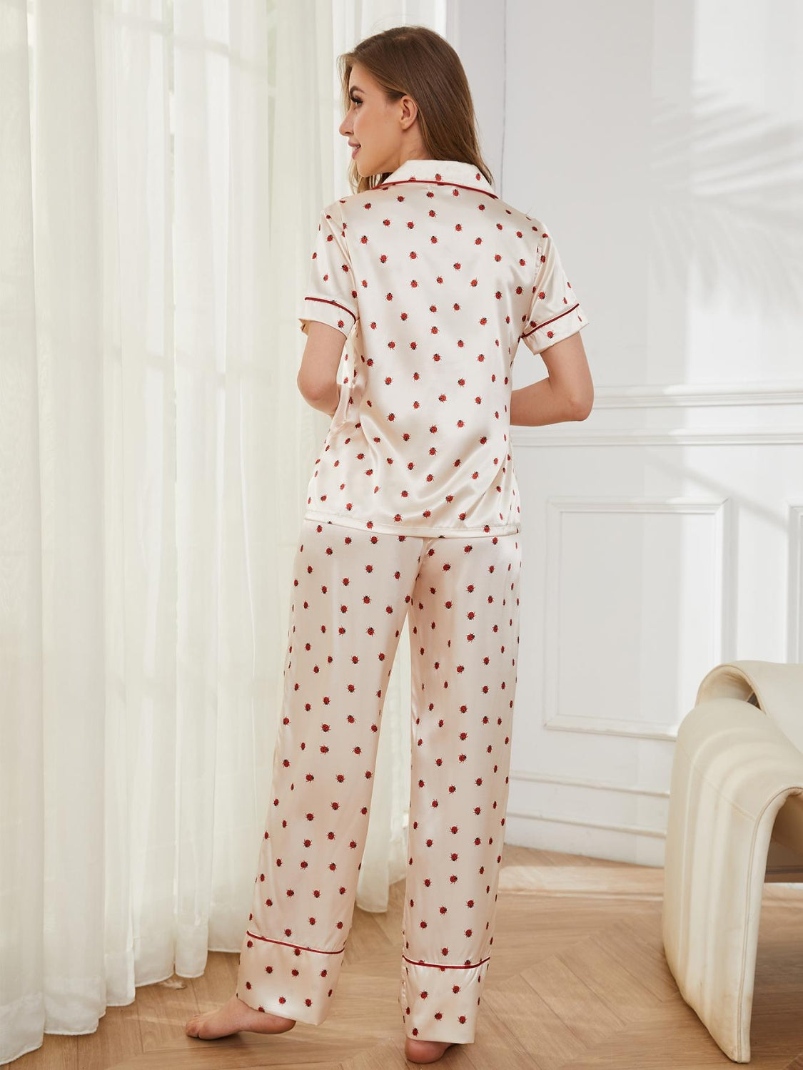 Ensemble de détente haut et pantalon à poches et passepoils contrastés