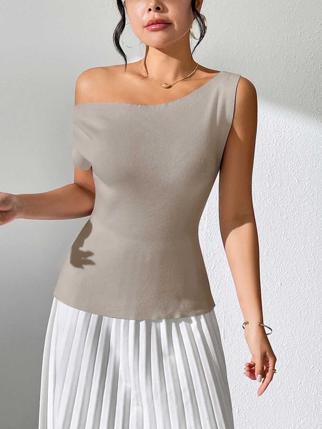 Haut en tricot à manches courtes et épaule unique
