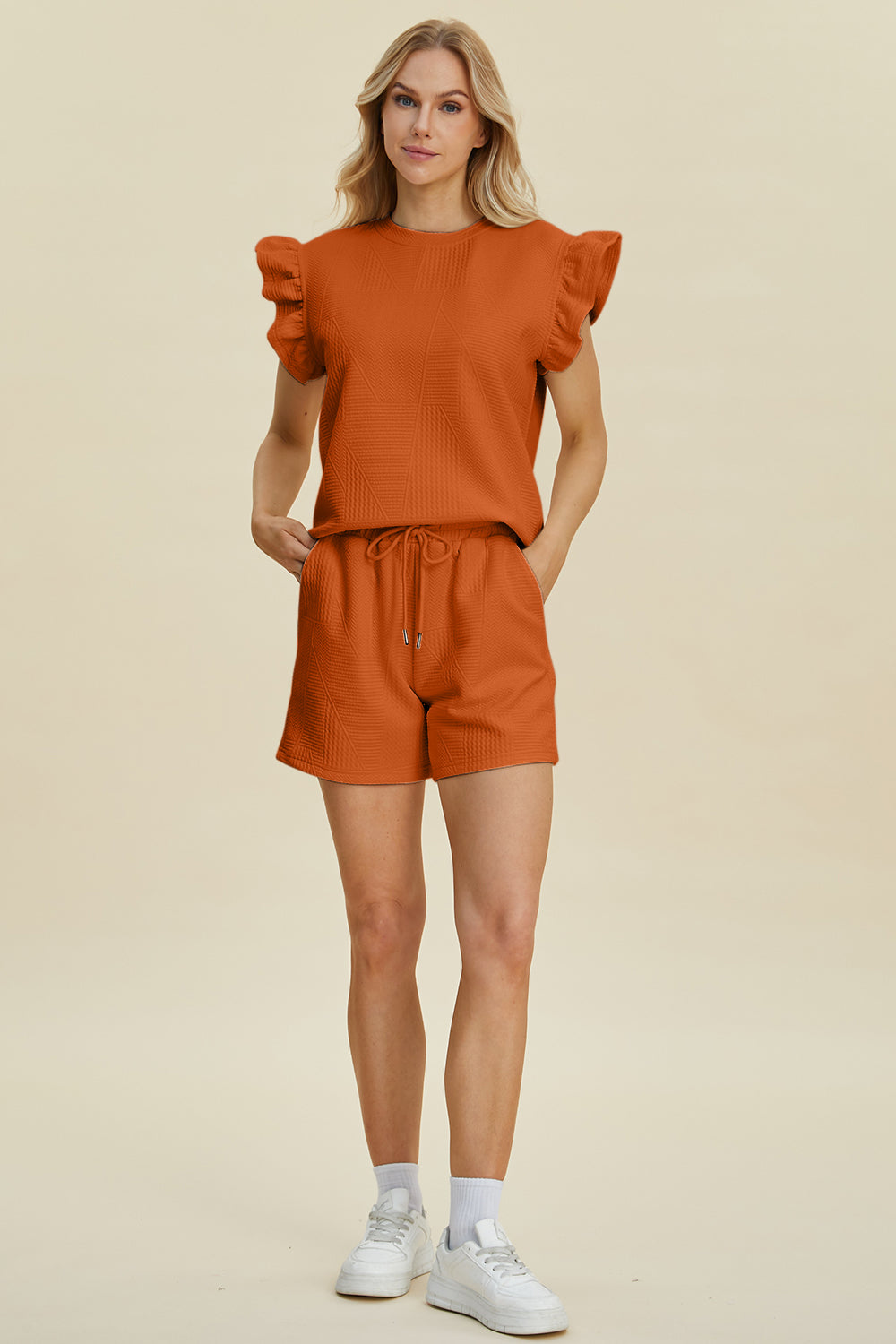Ensemble haut et short texturés à col rond et manches à volants Double Take