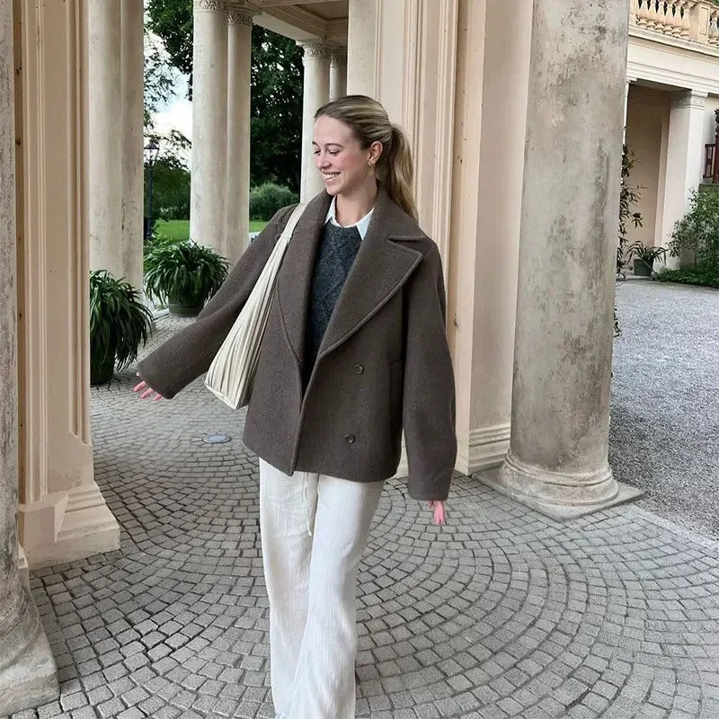 Veste courte à manches longues et col en laine croisé