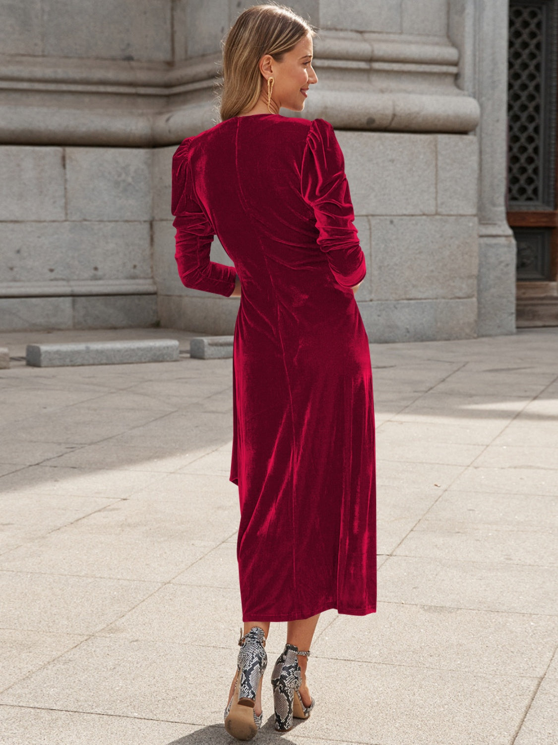 Robe mi-longue à manches bouffantes et surplis