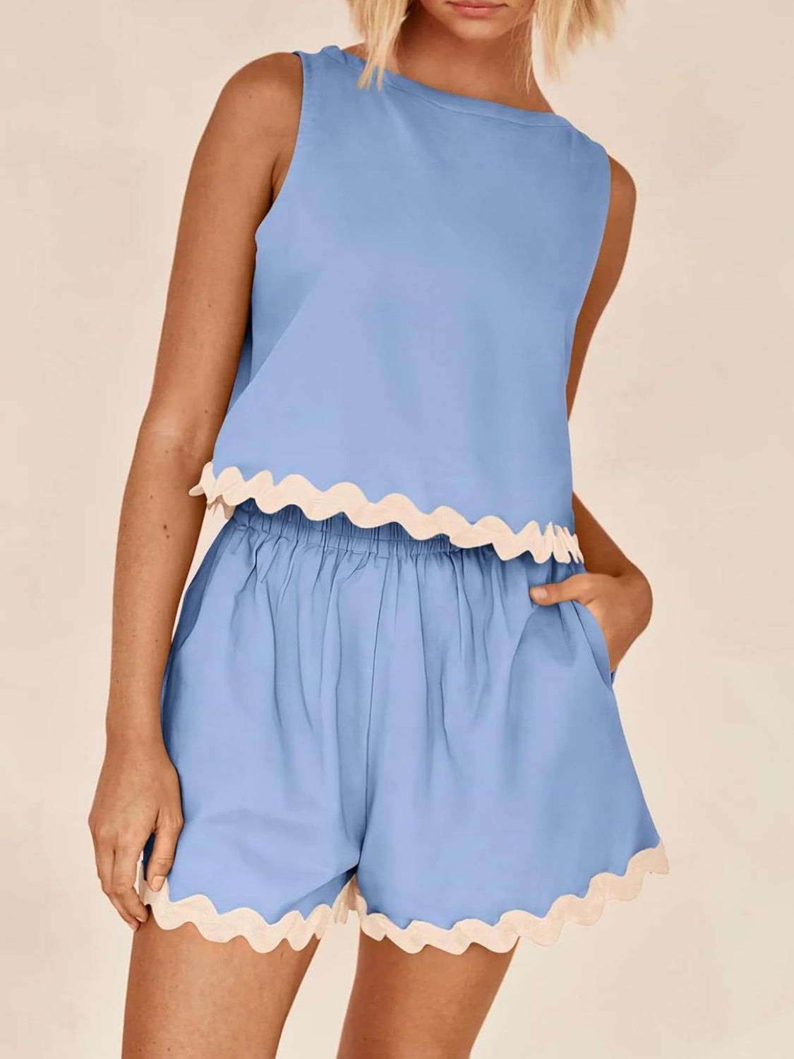 Ensemble haut sans manches et short à bordure contrastée