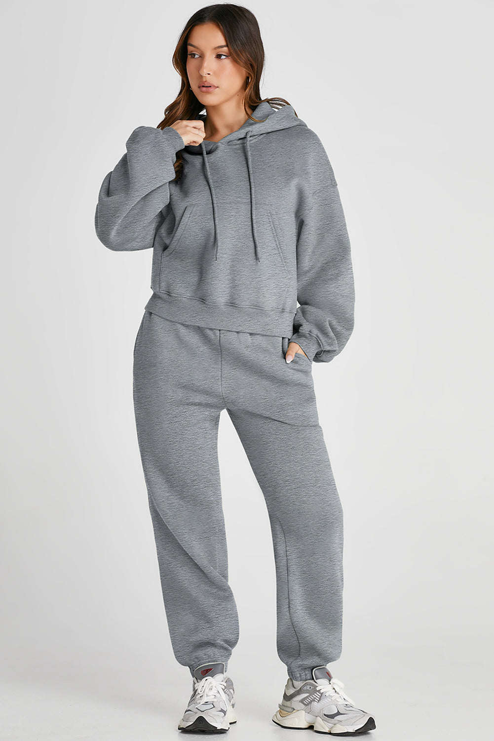 Ensemble actif haut à capuche et pantalon à épaules tombantes