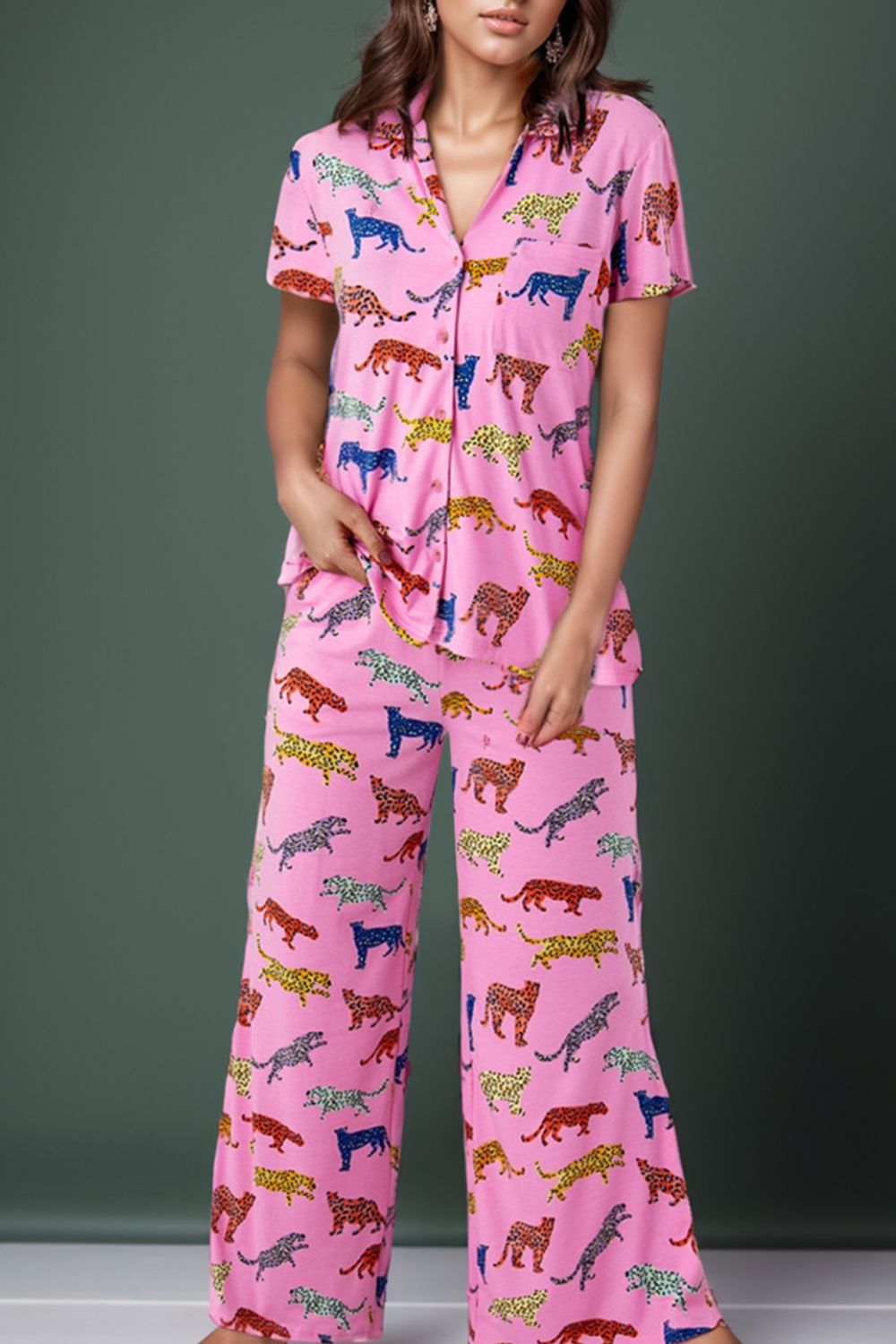 Ensemble de détente haut boutonné et pantalon motif animal