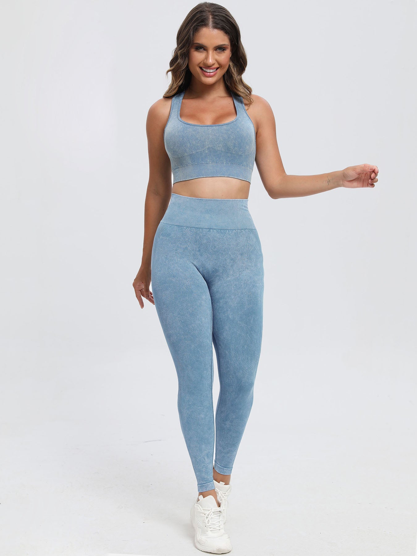 Ensemble haut et pantalon à larges bretelles et col rond