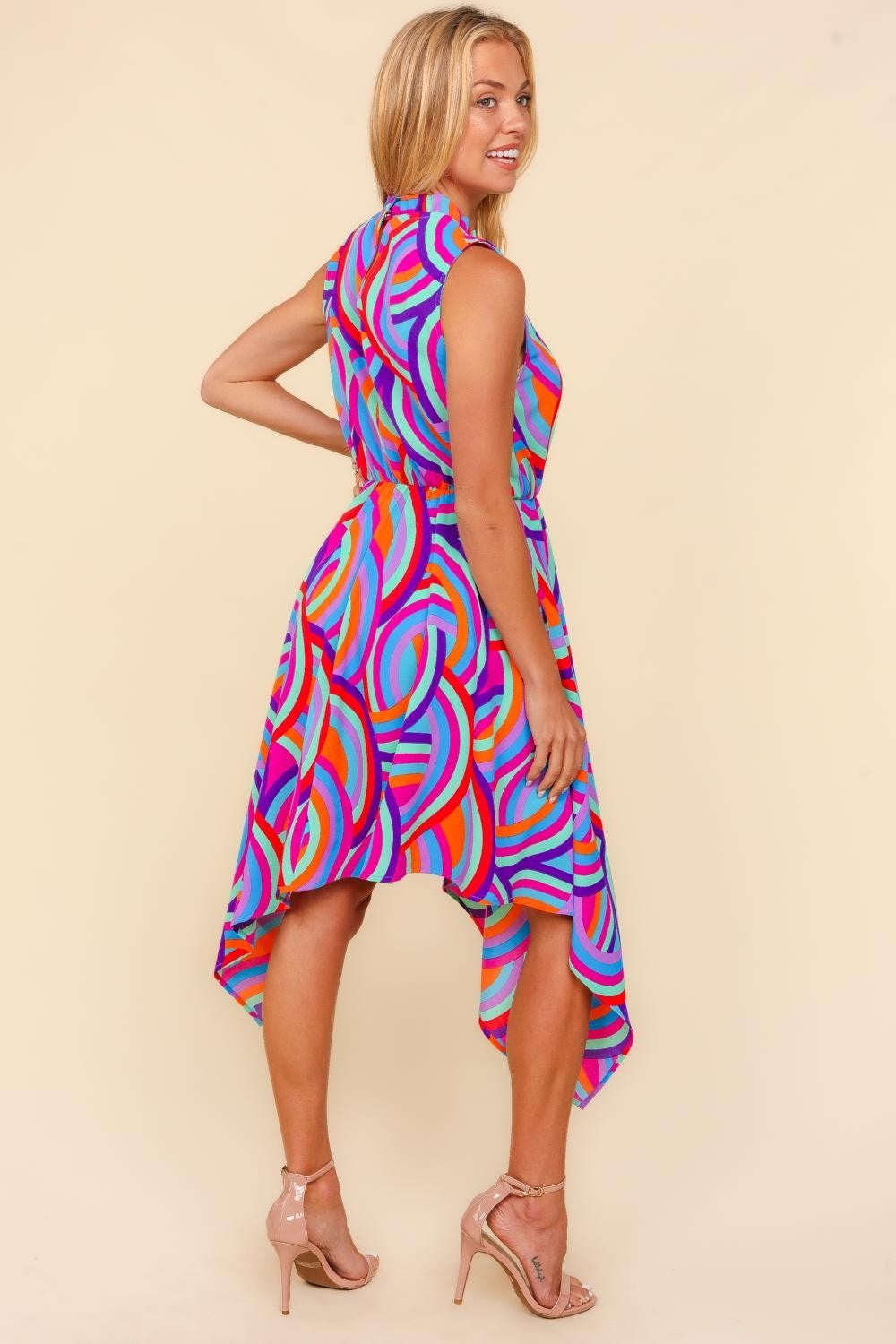 Robe imprimée sans manches à col montant et taille complète Haptics