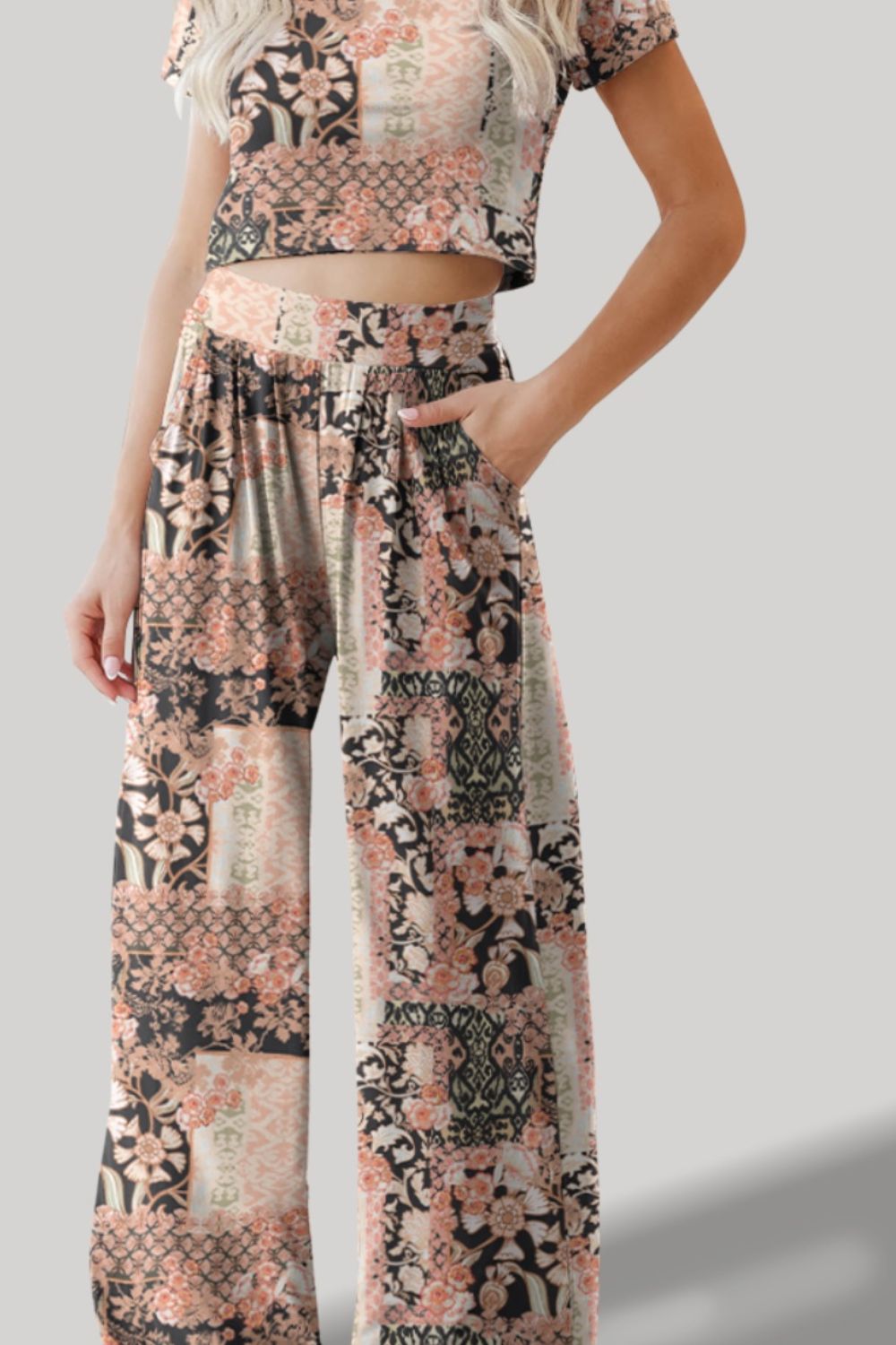 Ensemble haut à manches courtes et pantalon imprimé à col rond