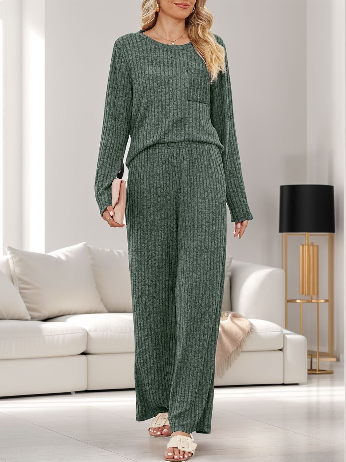 Ensemble haut à manches longues et pantalon à col rond