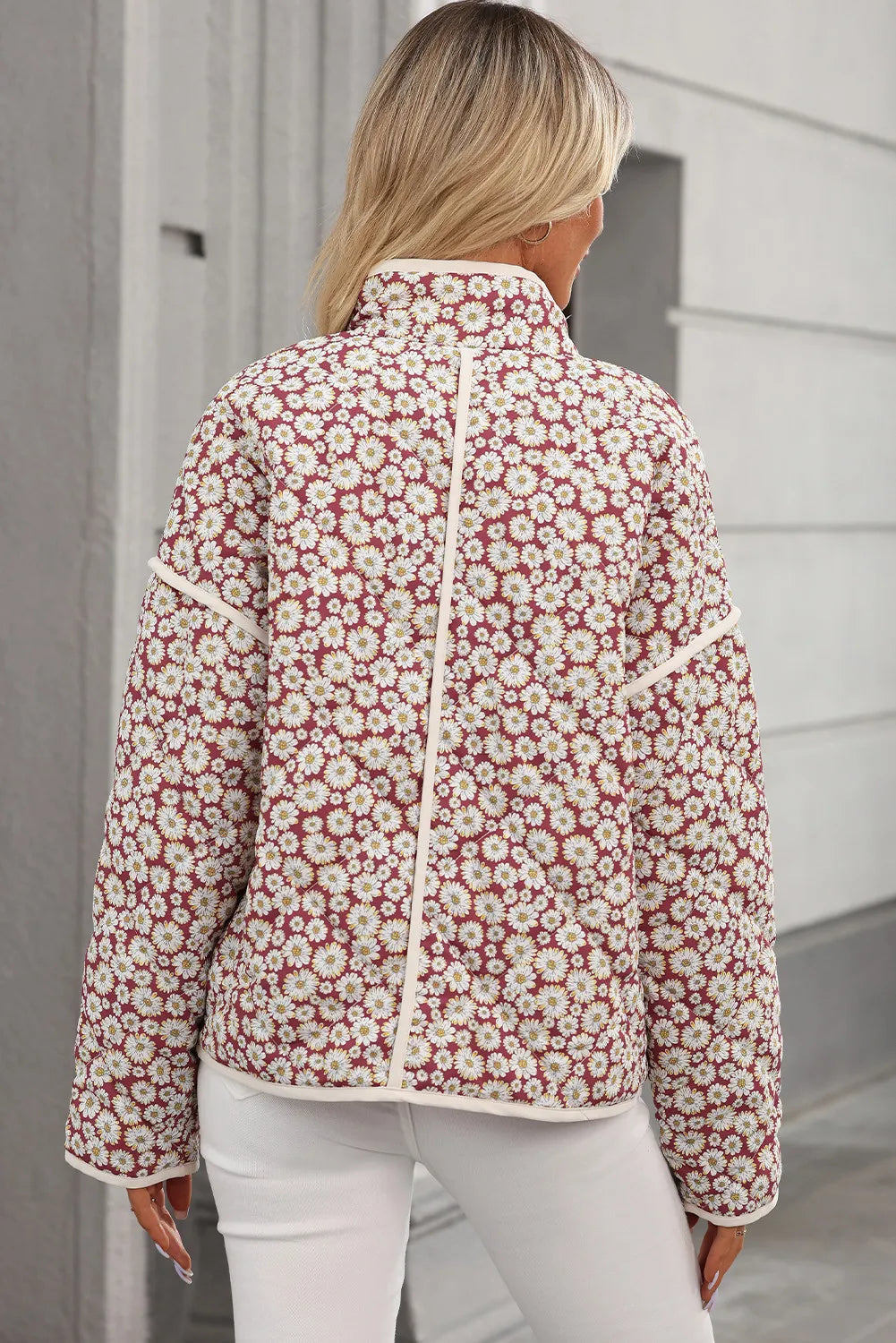Manteau à col montant et boutons-pression à fleurs