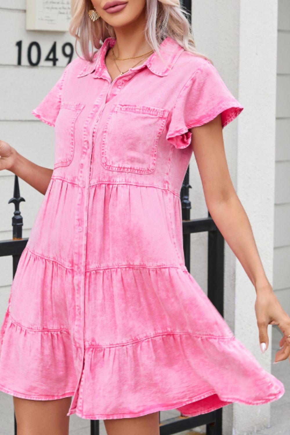 Robe mini en jean boutonnée à col montant