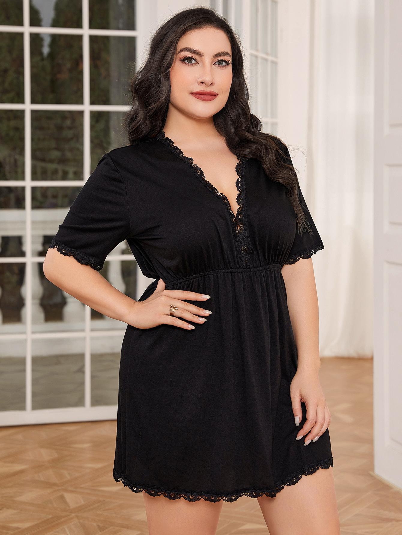 Robe de nuit grande taille à décolleté en V profond et bordure en dentelle