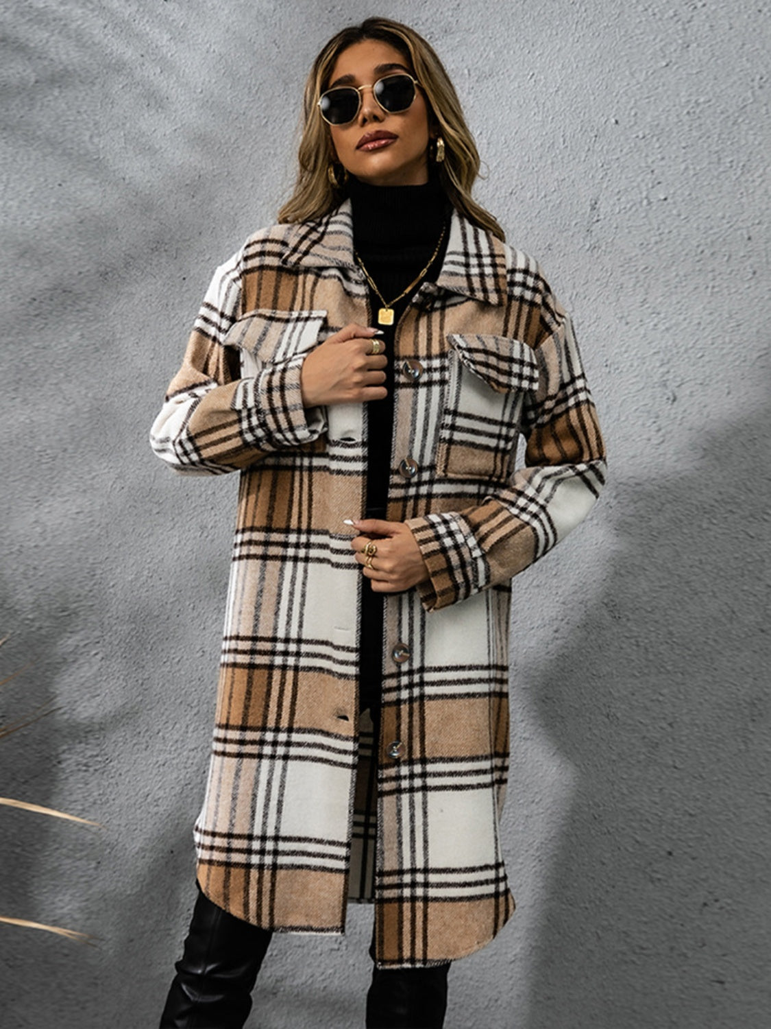 Manteau à manches longues et col à carreaux