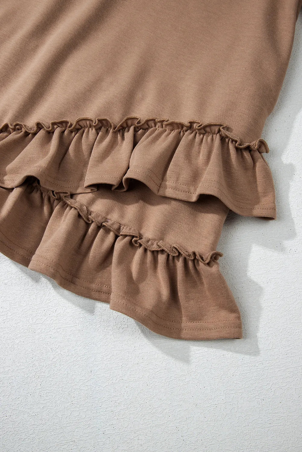 Mini-robe à volants, col rond et manches trois-quarts