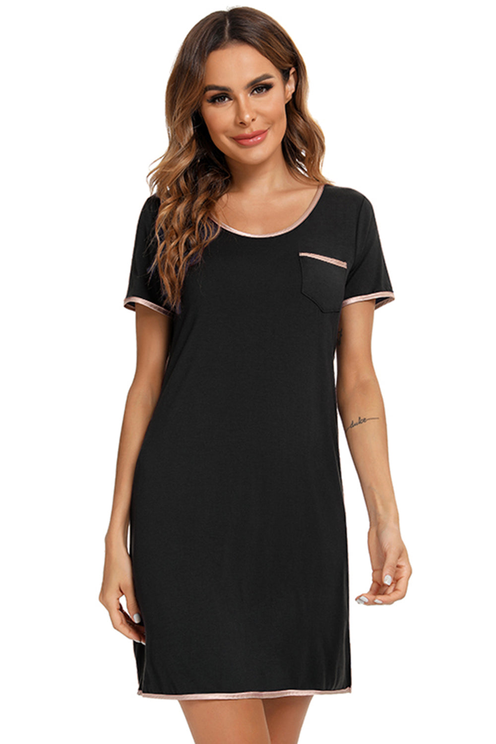 Robe longue à col rond et poches contrastées