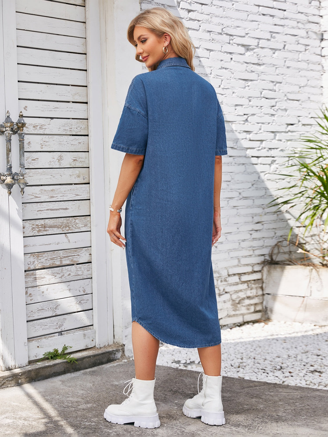 Robe en jean boutonnée à épaules tombantes