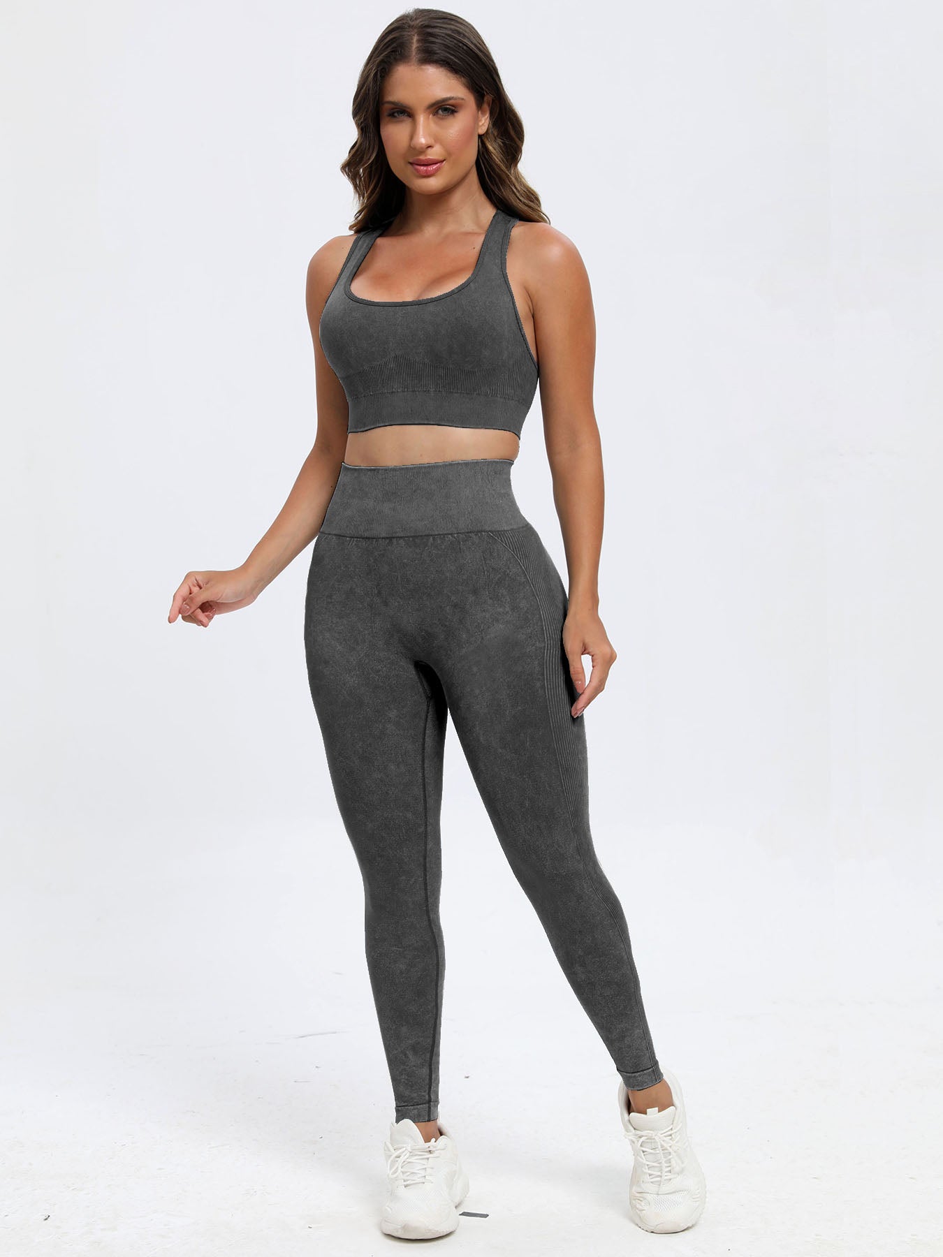 Ensemble haut et pantalon à larges bretelles et col rond