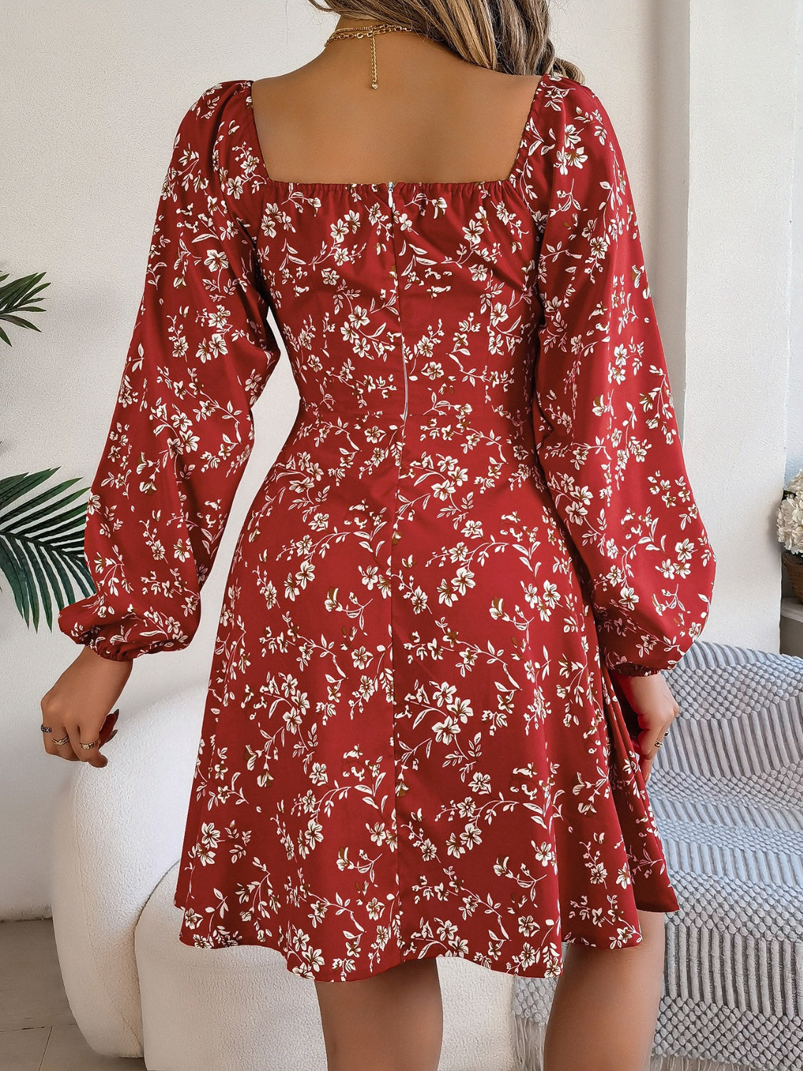 Mini-robe imprimée à col en cœur et manches ballon