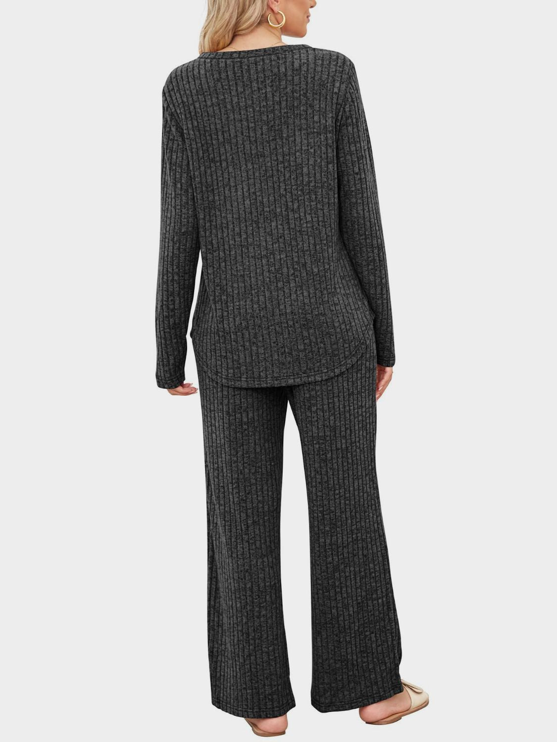 Ensemble haut à manches longues et pantalon à col rond