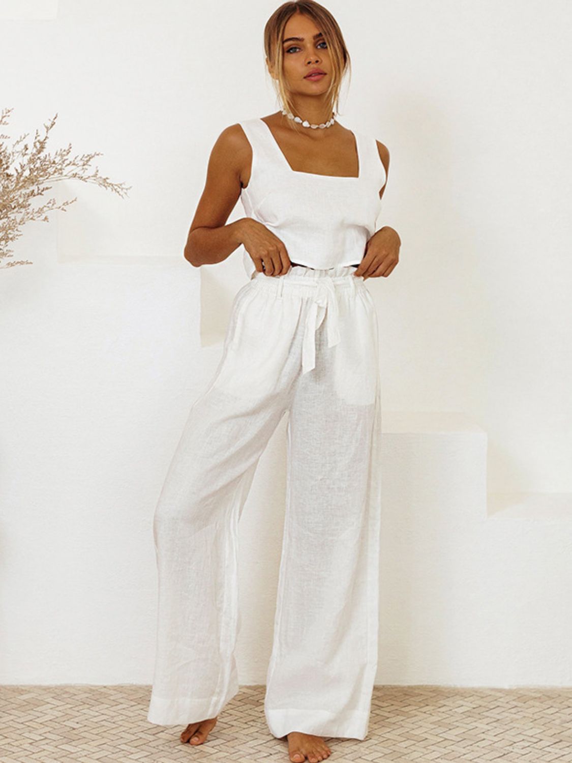 Ensemble haut sans manches et pantalon à col carré
