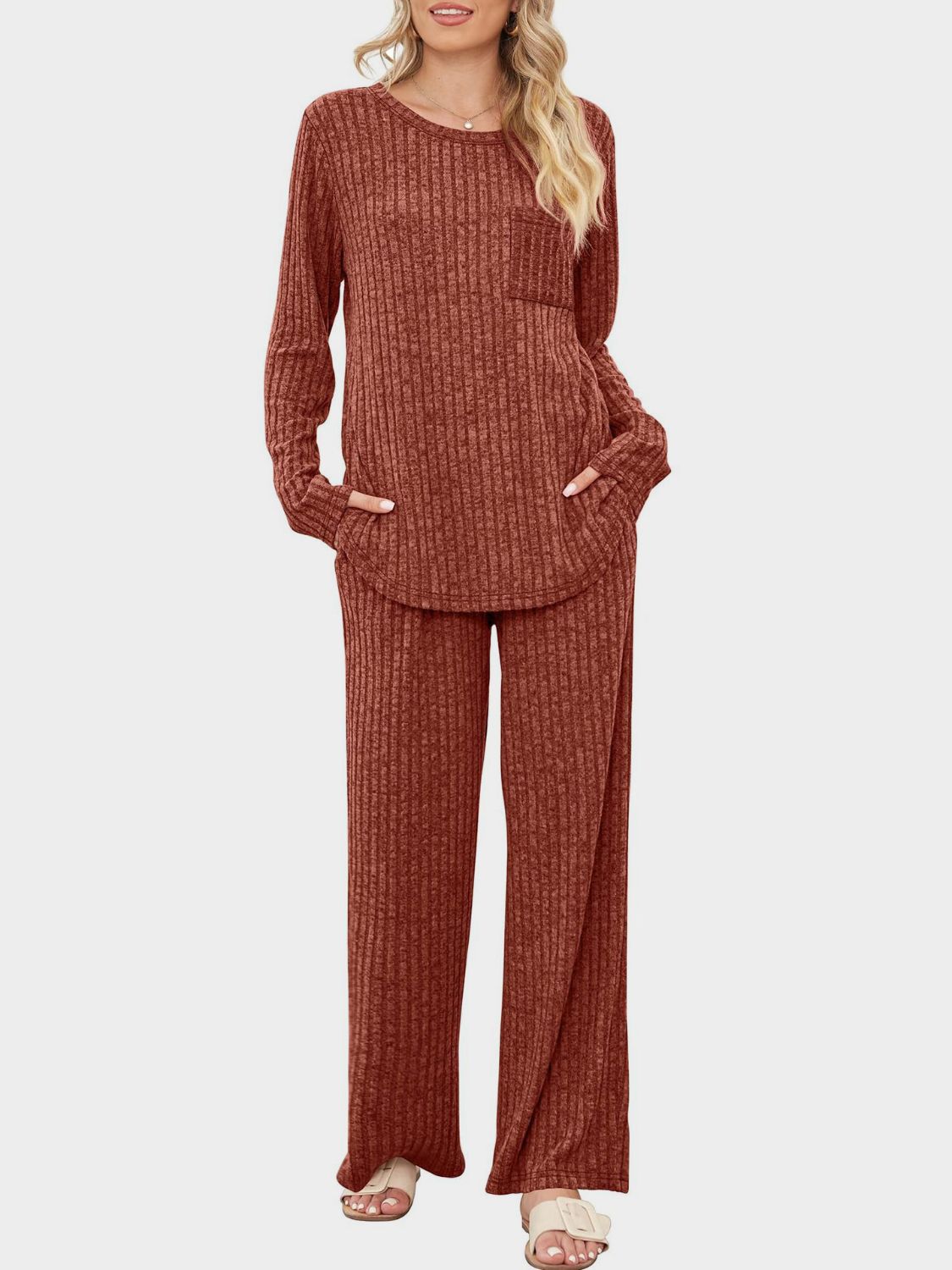 Ensemble haut à manches longues et pantalon à col rond
