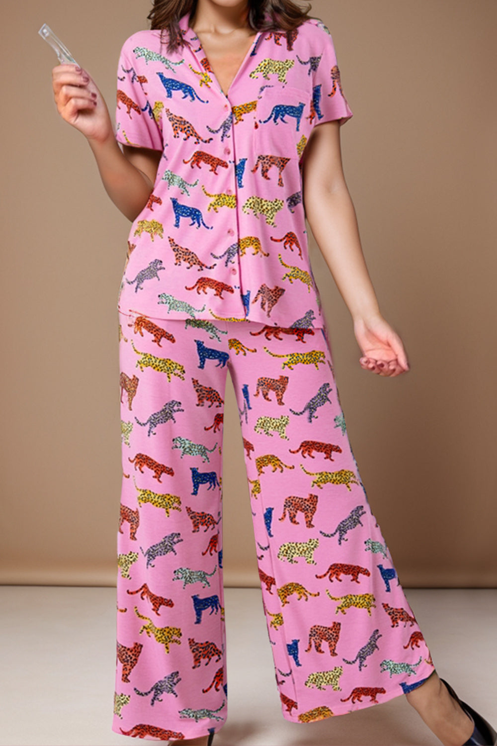 Ensemble de détente haut boutonné et pantalon motif animal