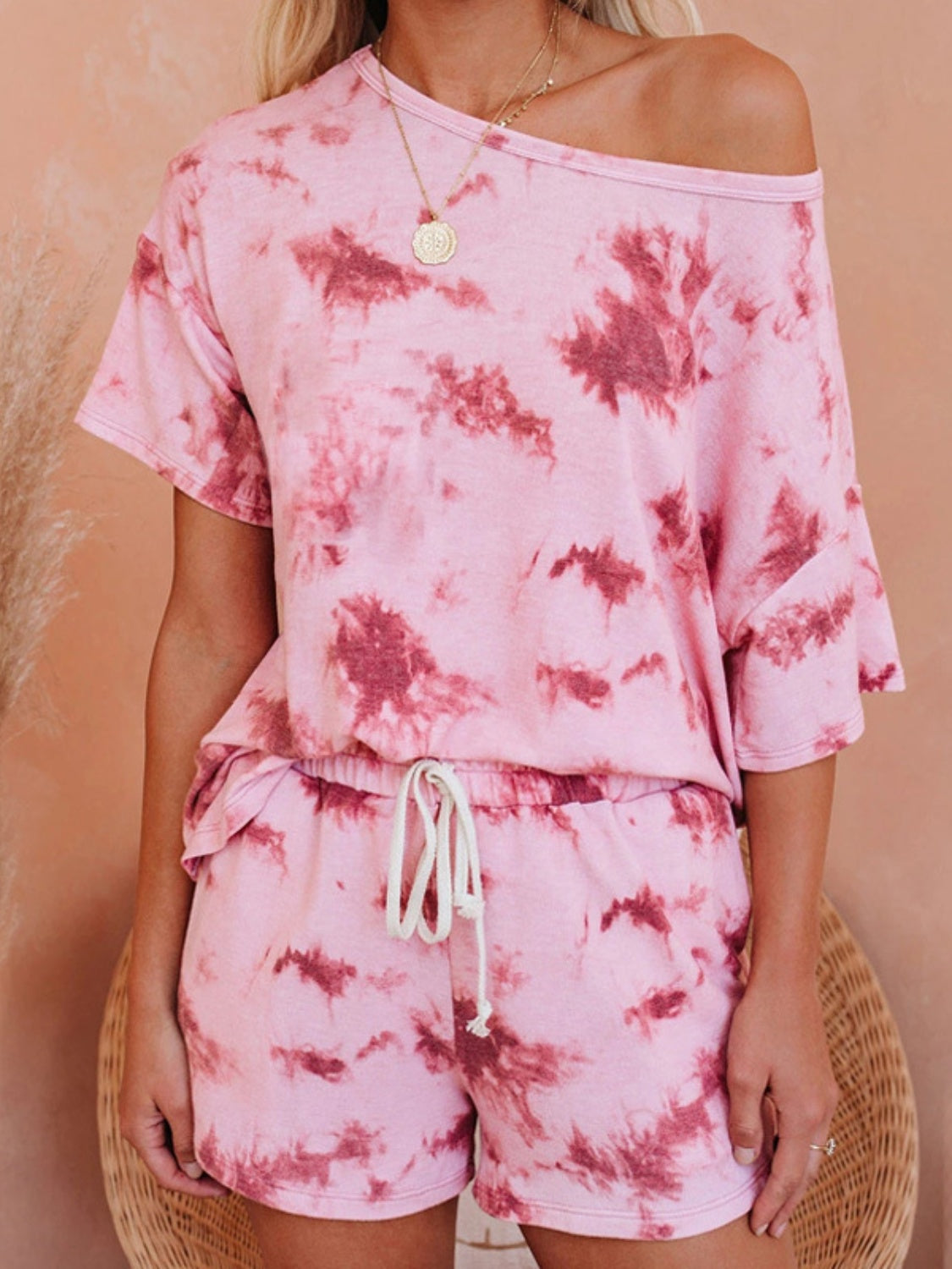 Ensemble haut à manches courtes et short tie-dye