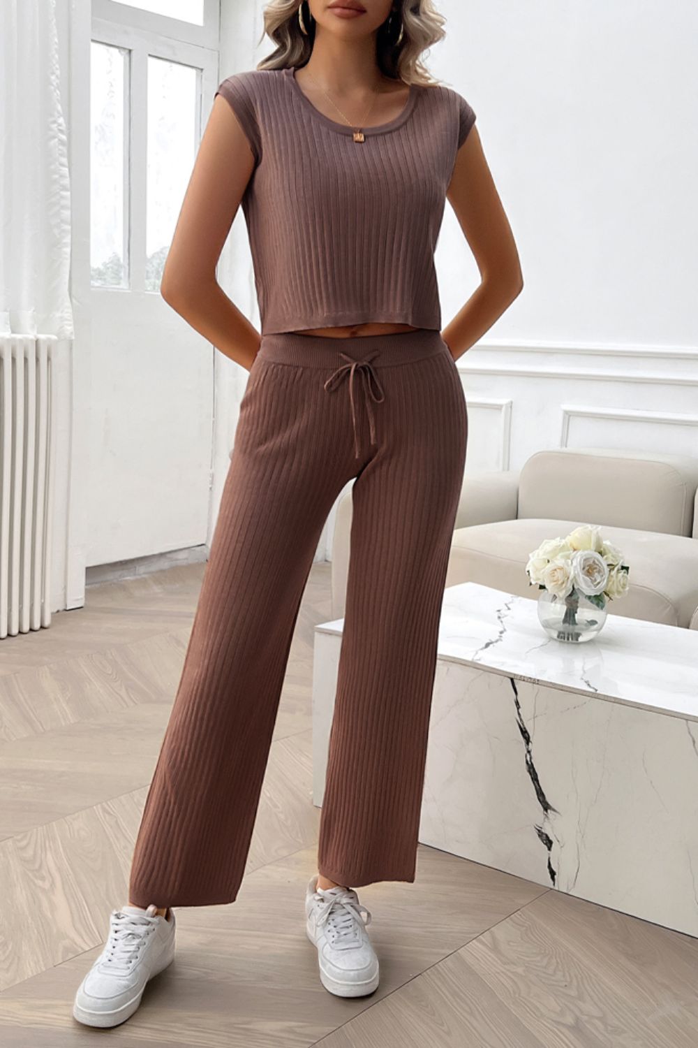 Ensemble haut et pantalon côtelés à col rond