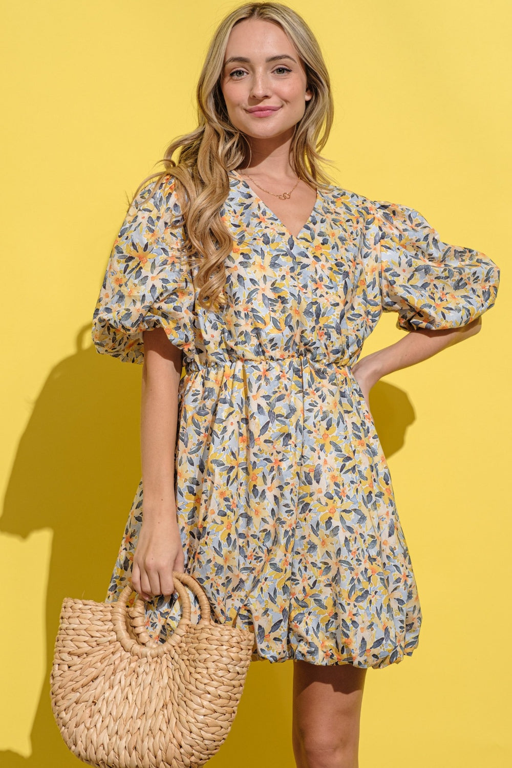Et le pourquoi - Robe à manches bouffantes et à surplis fleuris grande taille