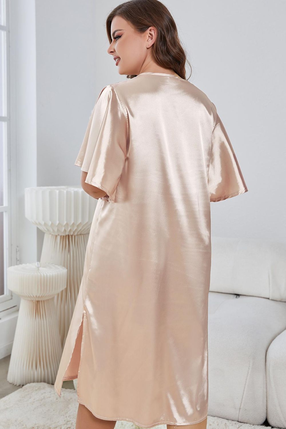 Chemise de nuit grande taille à manches flottantes, col en V et fente latérale