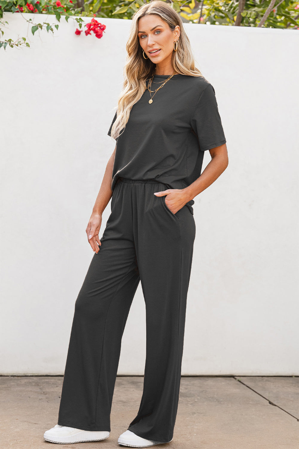 Ensemble haut à manches courtes et pantalon à col rond