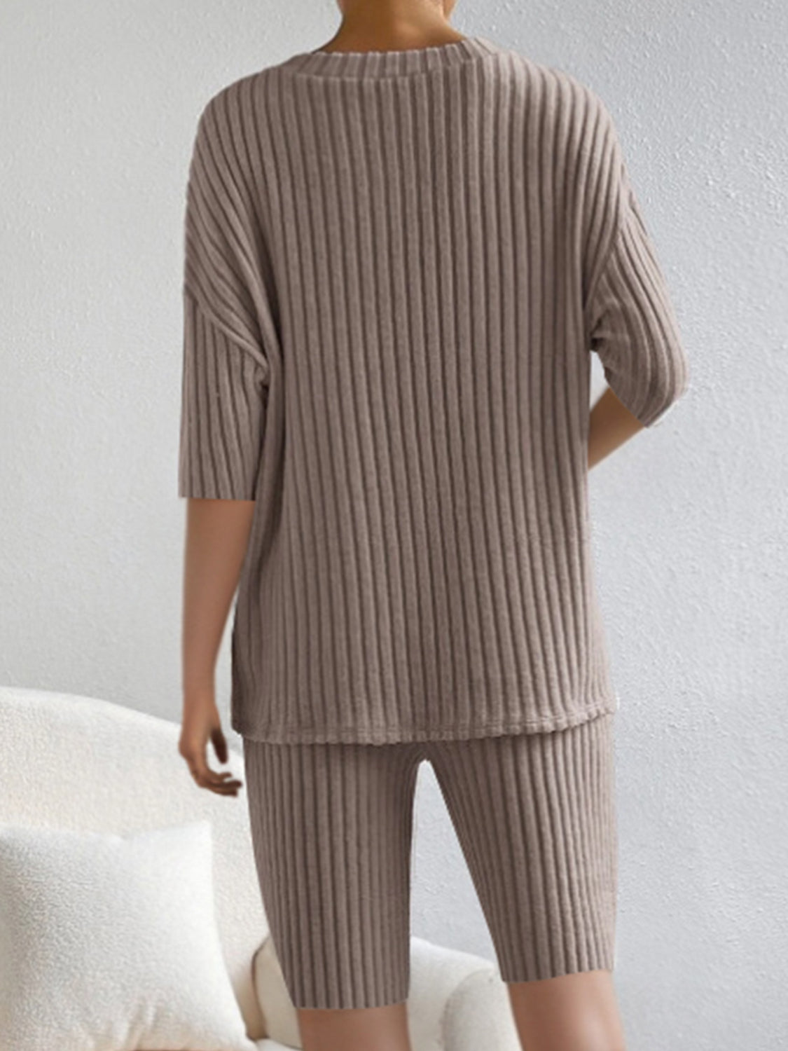 Ensemble haut et short côtelé à col en V