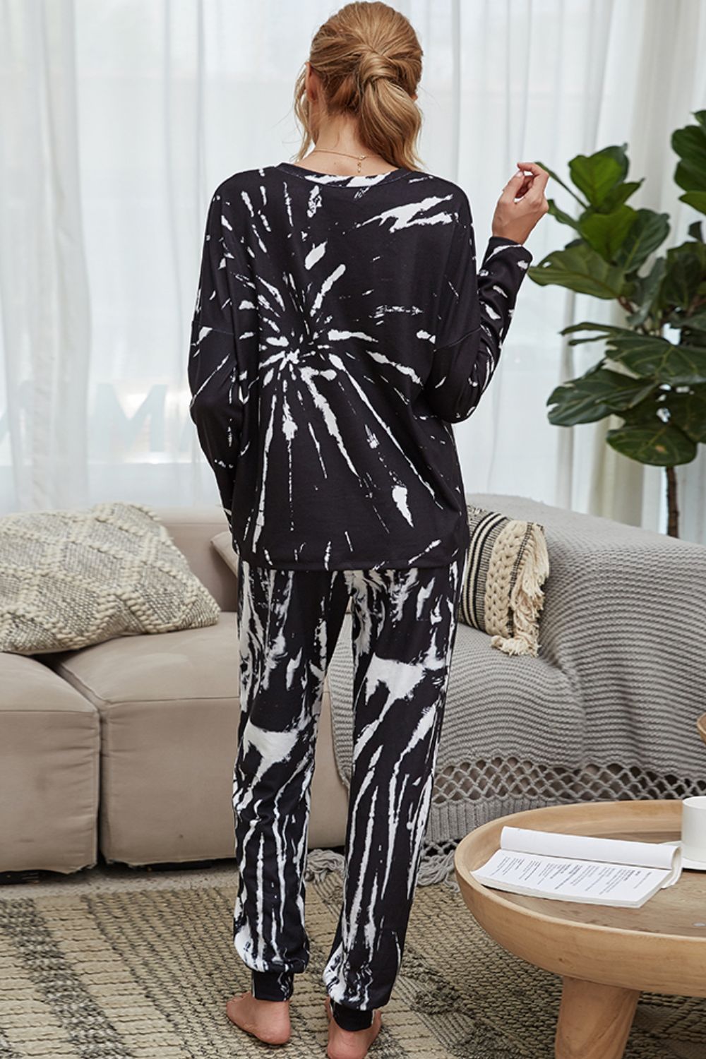 Ensemble haut col rond tie-dye brillant et pantalon de jogging à cordon de serrage à la taille