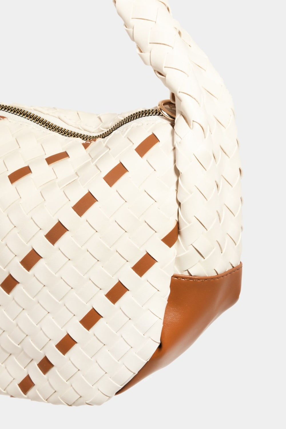 Sac demi-cercle tissé à pompons Fame
