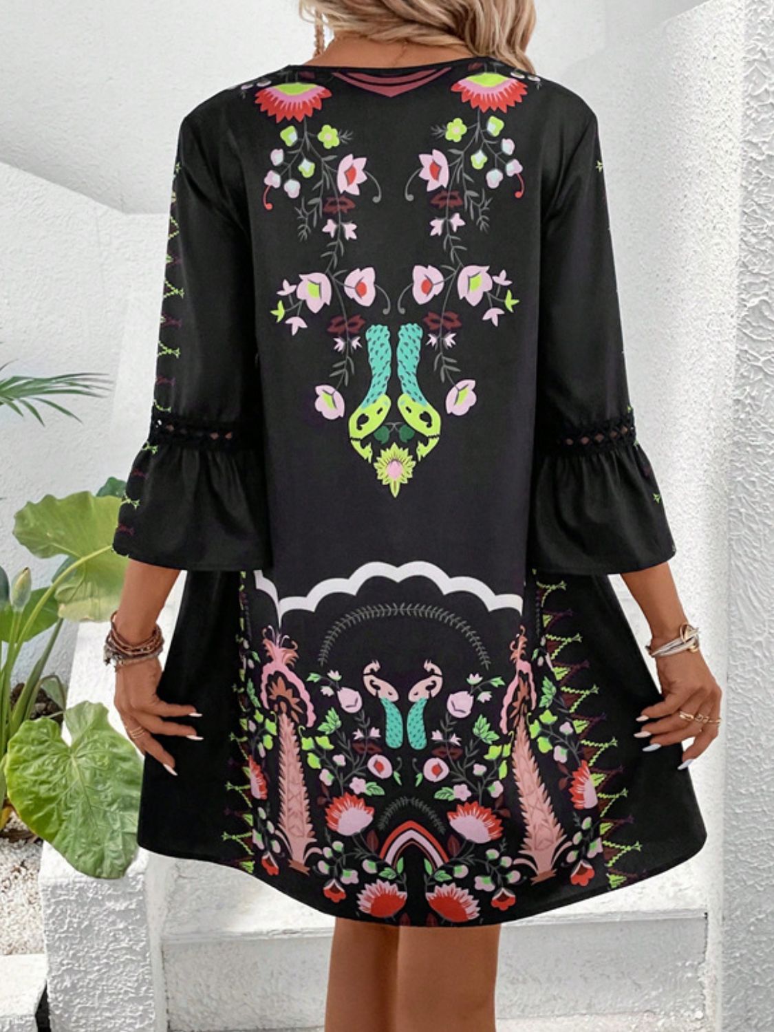 Robe imprimée à manches trois-quarts et détails en dentelle