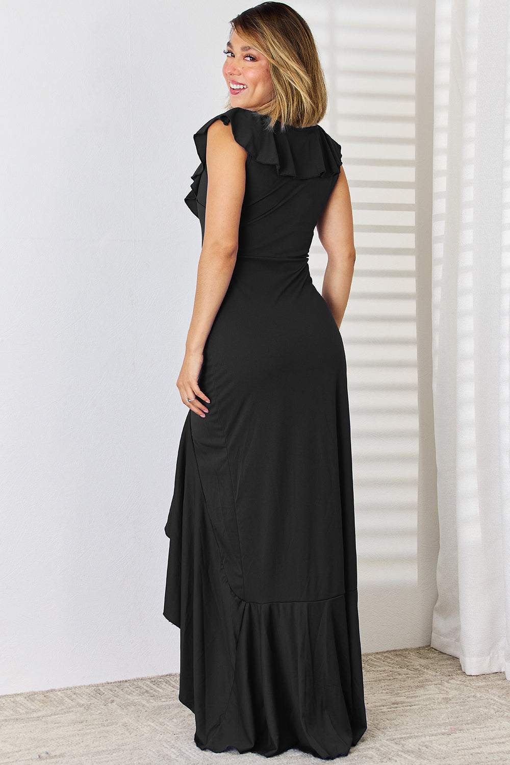 Robe à volants et col en V