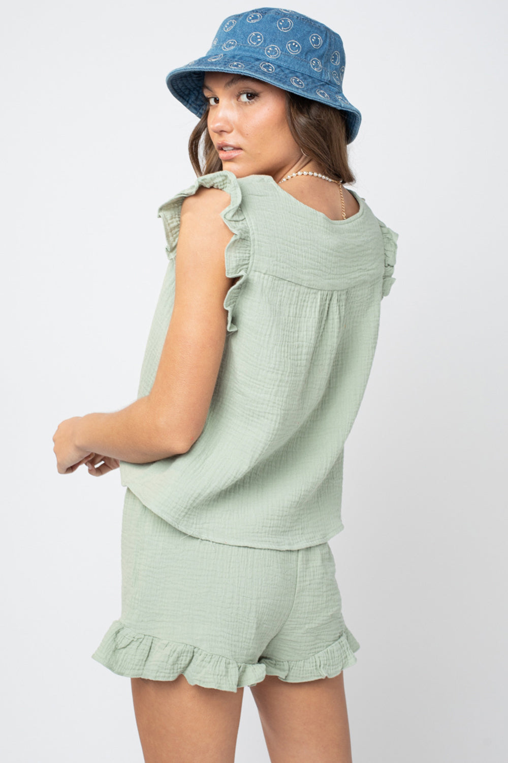 Ensemble short et manches courtes à volants et col en V