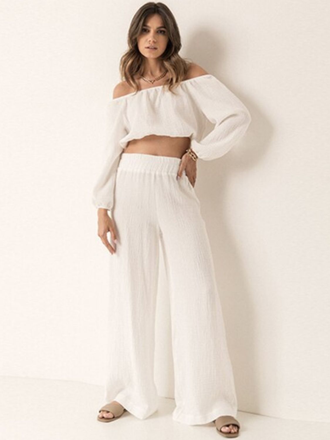 Ensemble haut à manches longues et pantalon à épaules dénudées