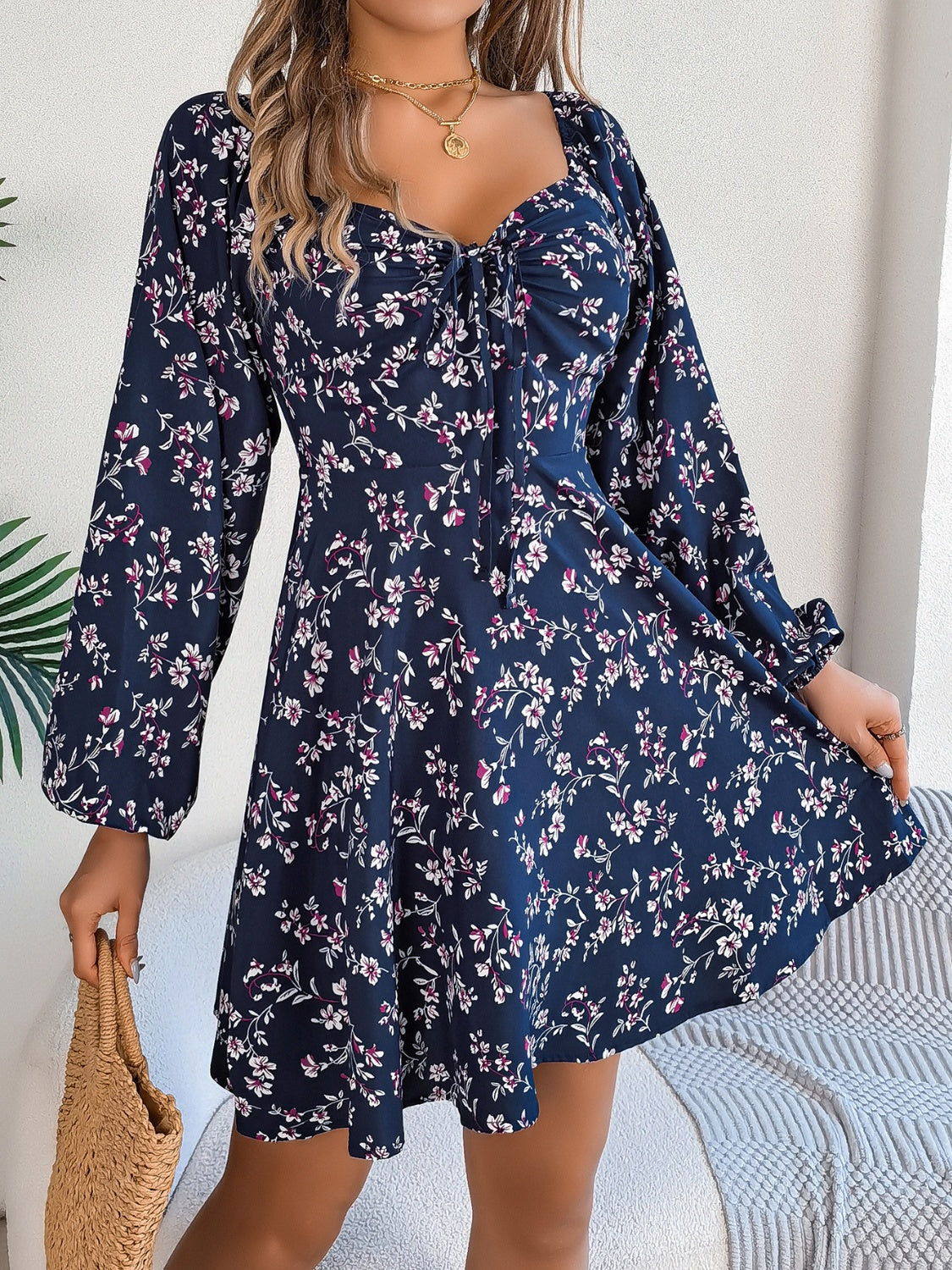 Mini-robe imprimée à col en cœur et manches ballon