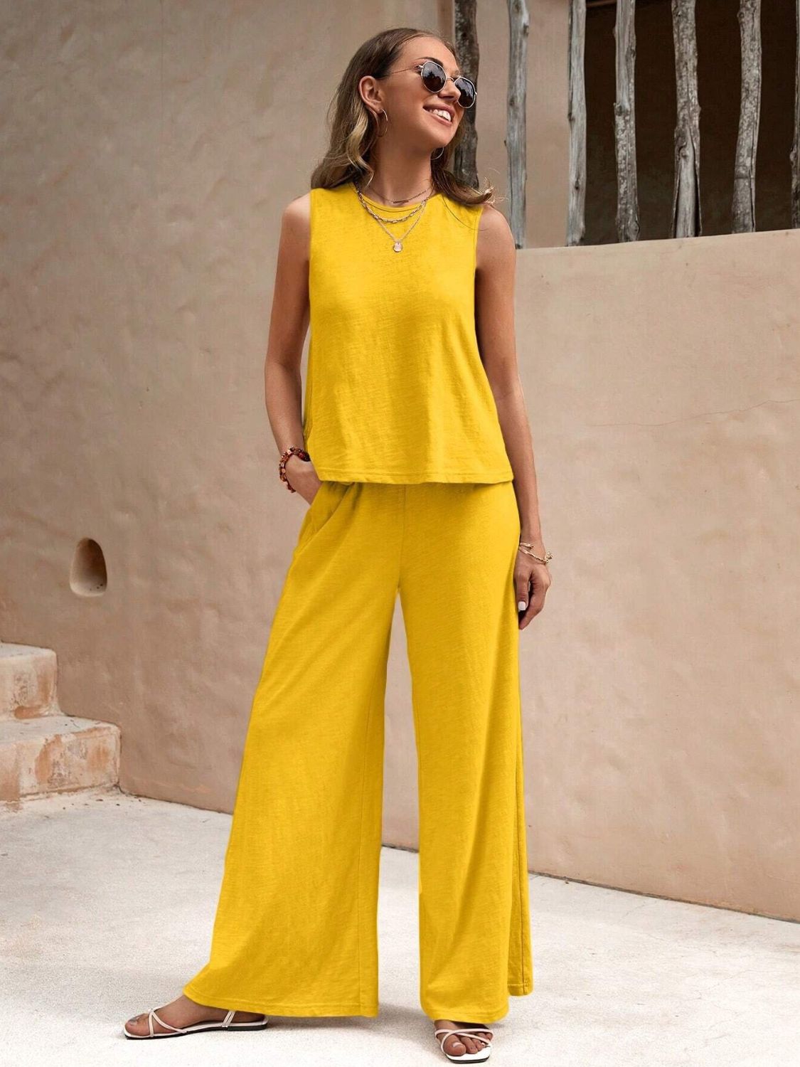 Ensemble haut sans manches à col rond et pantalon large
