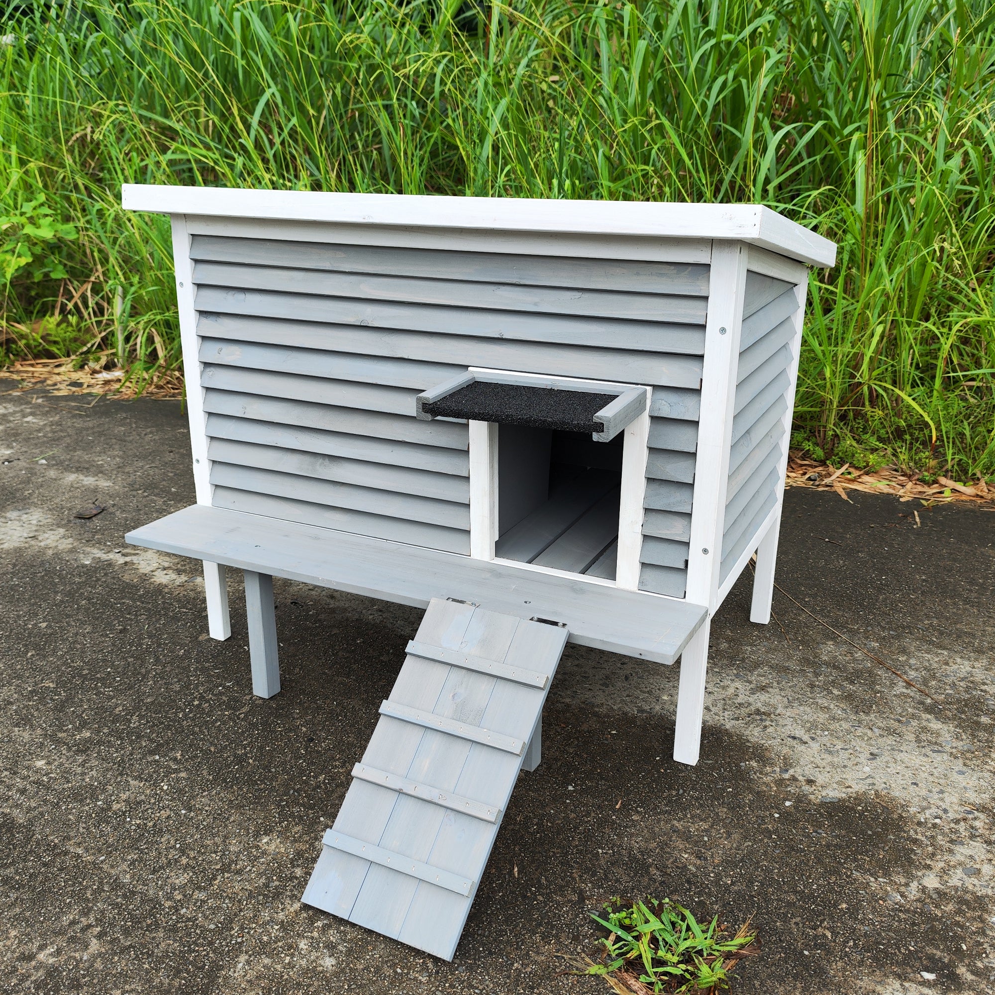 Niche d'extérieur respirante pour chats sauvages, abri pour chats sauvages avec porte de secours et terrasse